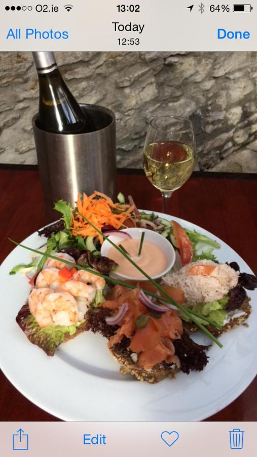 The Wander Inn Bar & Accommodation Kenmare Bagian luar foto