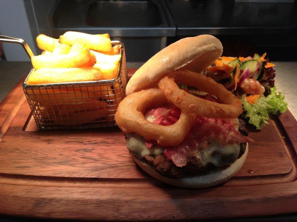 The Wander Inn Bar & Accommodation Kenmare Bagian luar foto