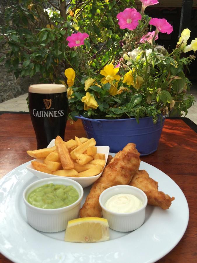 The Wander Inn Bar & Accommodation Kenmare Bagian luar foto