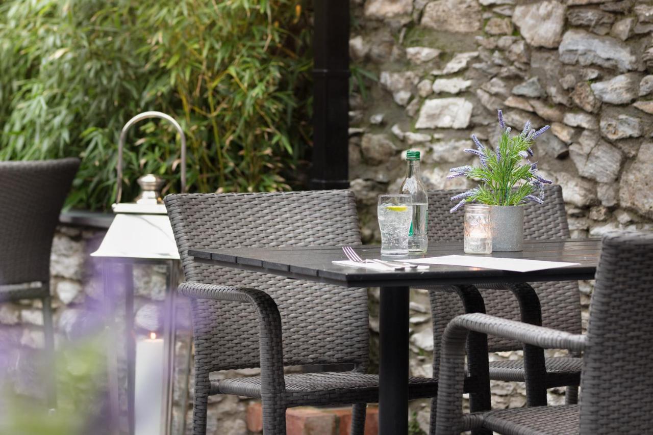The Wander Inn Bar & Accommodation Kenmare Bagian luar foto