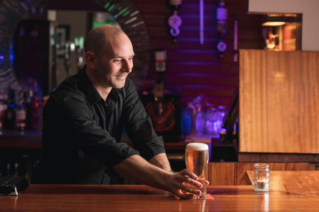 The Wander Inn Bar & Accommodation Kenmare Bagian luar foto