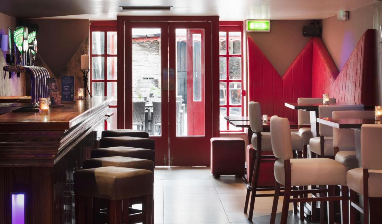 The Wander Inn Bar & Accommodation Kenmare Bagian luar foto